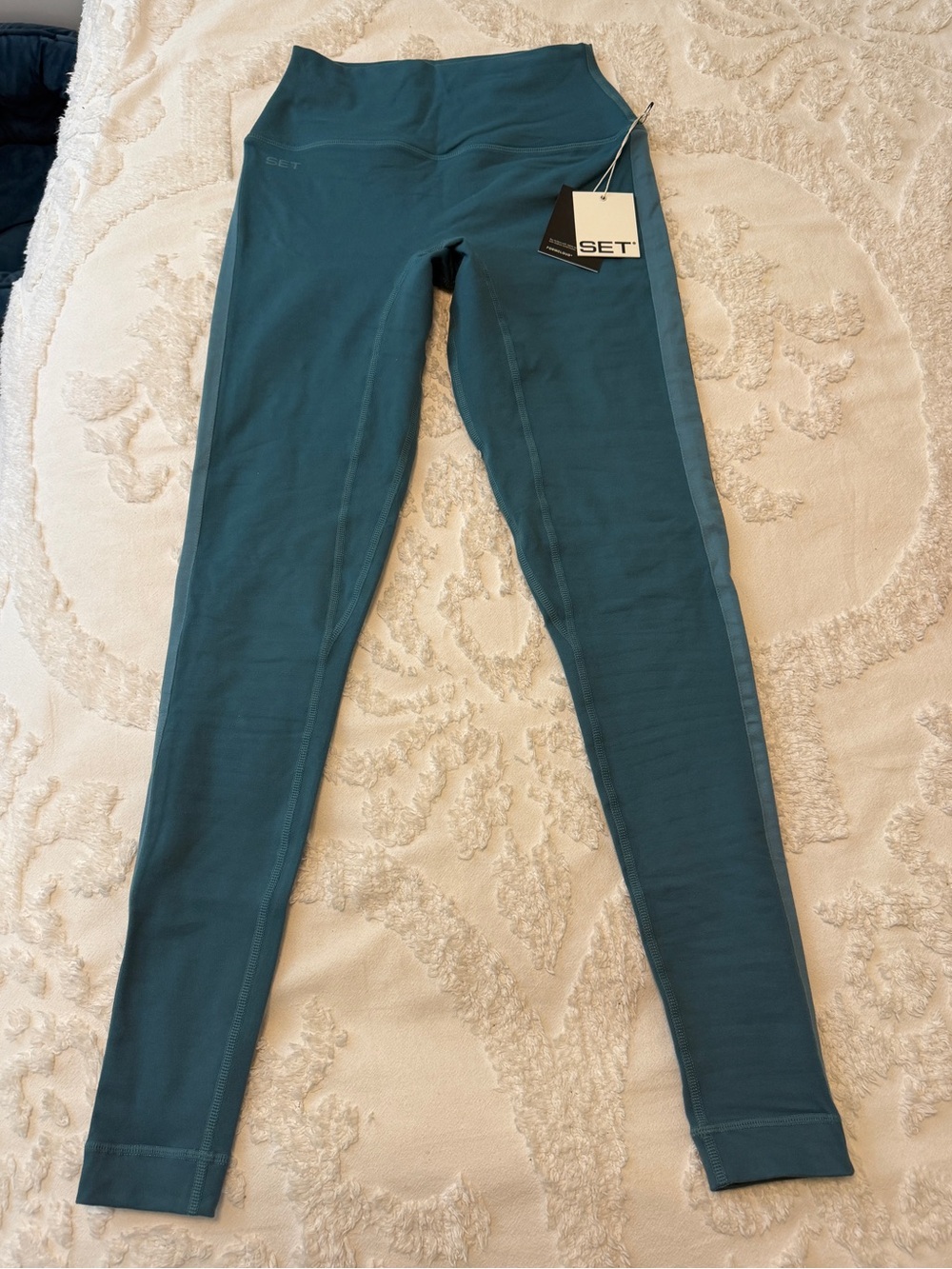 SET Active Tank + Leggings - Picture 5 of 7